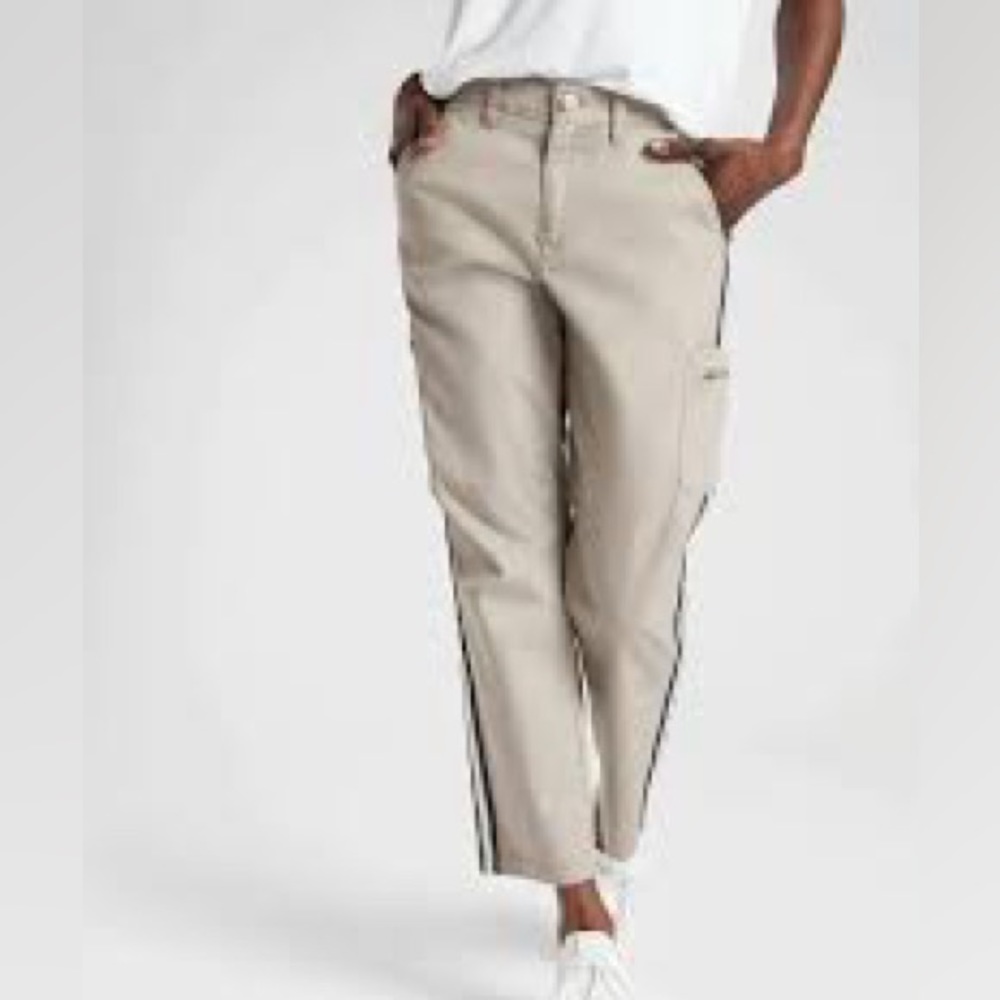 Athleta Summit Cargo Pants size 6